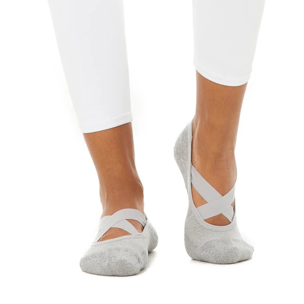 ALO New in plastic pivot Barre Pilates socks with  grip size small